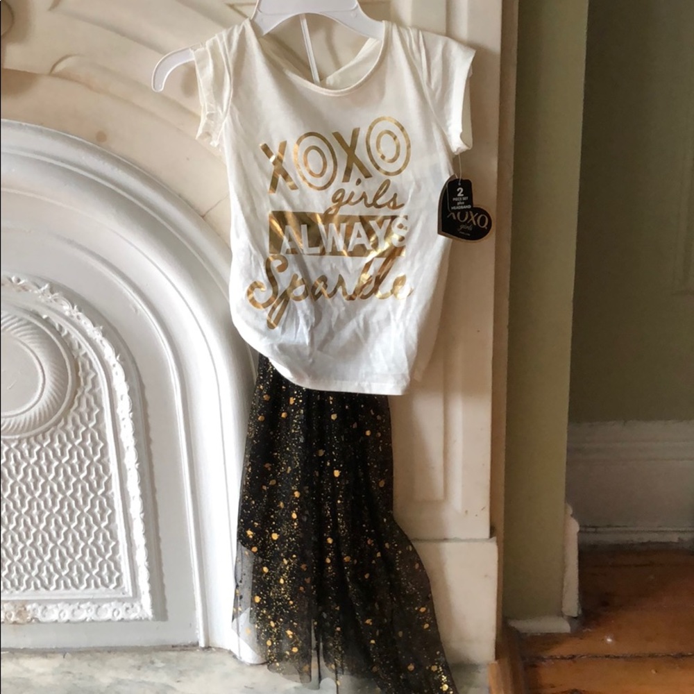 Girls too and skirt set.
